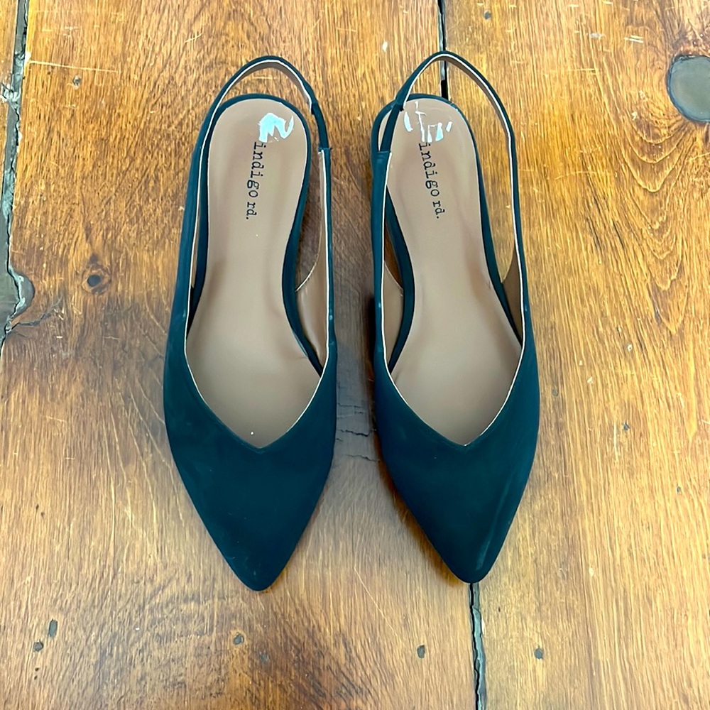 Black pointed flats